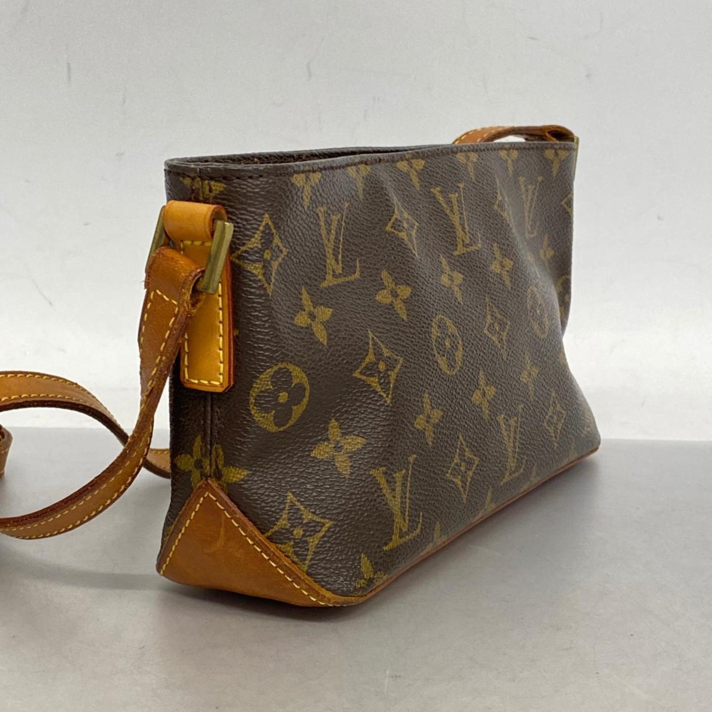 Louis Vuitton Trotteur Brown Canvas Shoulder Bag (Pre-Owned)